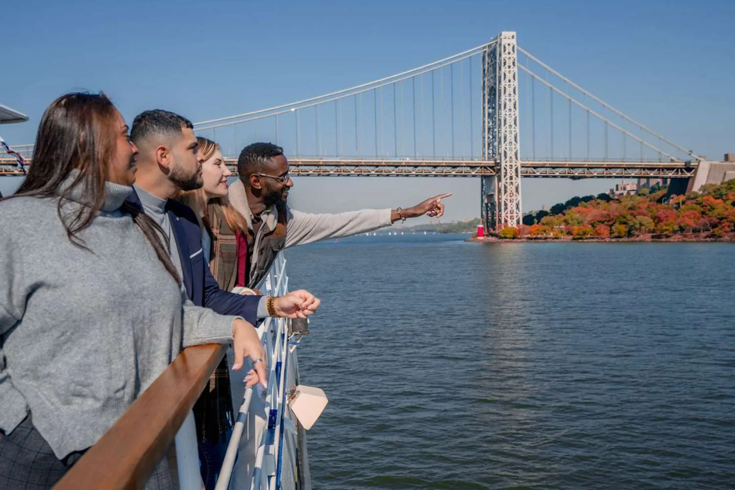 This 3-hour NYC Cruise Lets You Enjoy Fall Foliage Without Going to Upstate New York