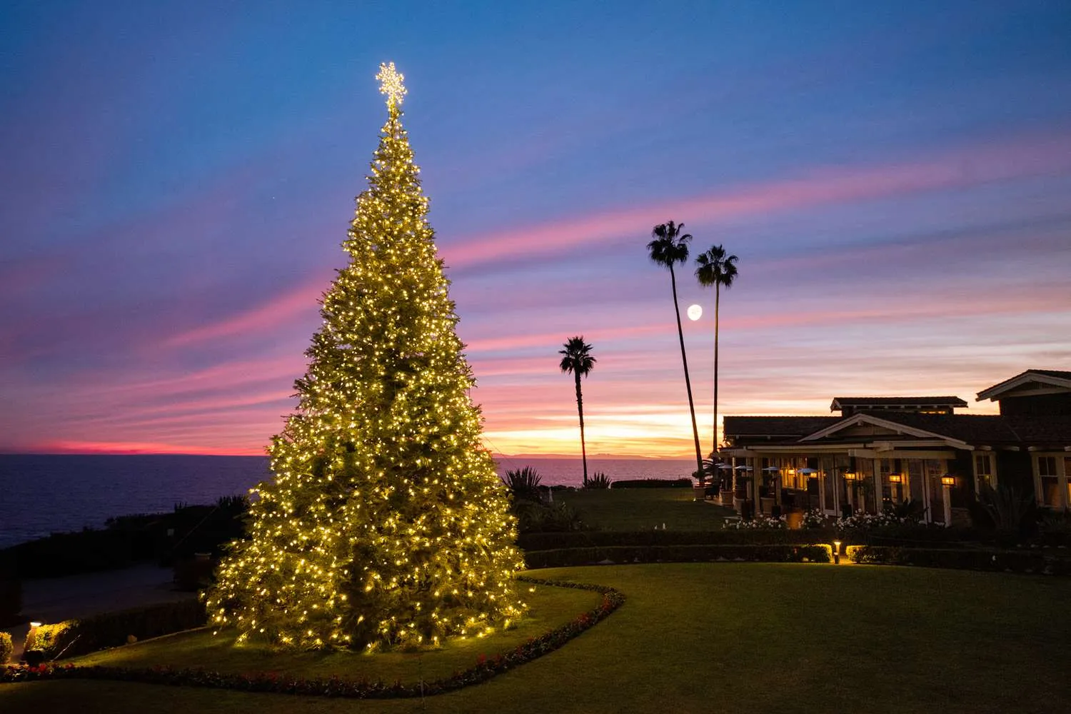 25 Best Christmas Towns in the U.S.