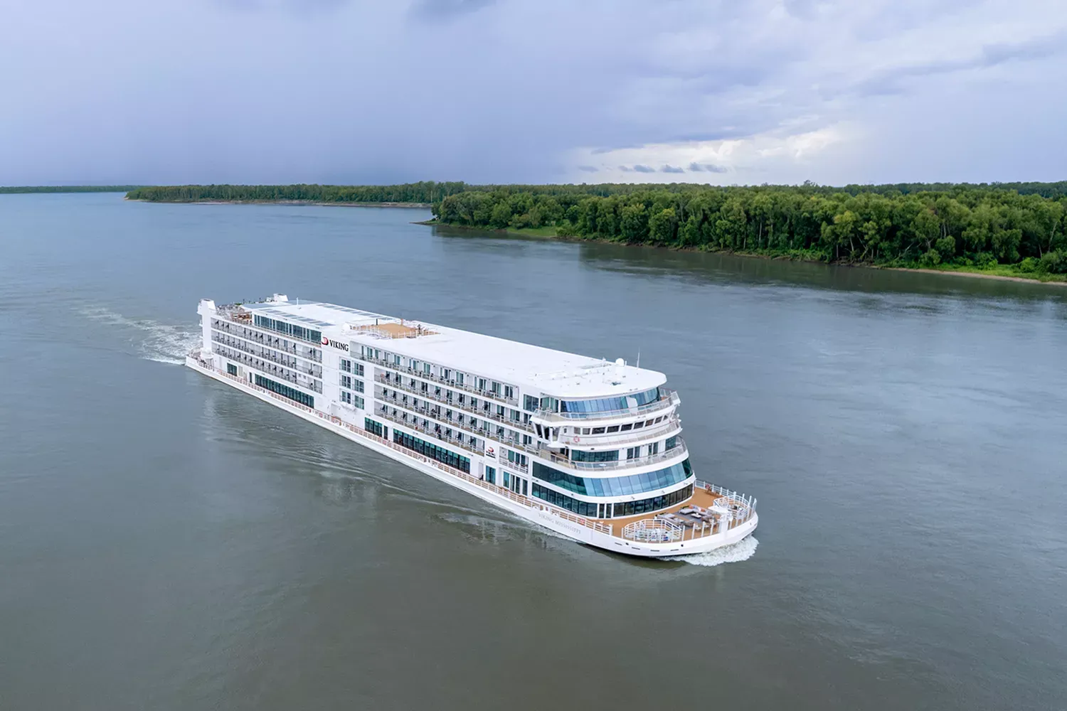 This Cruise Ship Sails the Mississippi River — With Spacious Suites, Great Restaurants, and Visits to Charming U.S. Small Towns