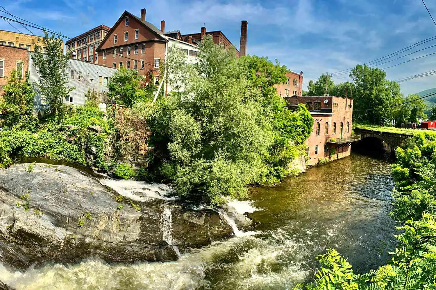 This Small Vermont Town Offers a Quintessential New England Getaway — With Historic Inns, Charming Shops, and Beautiful Walking Trails