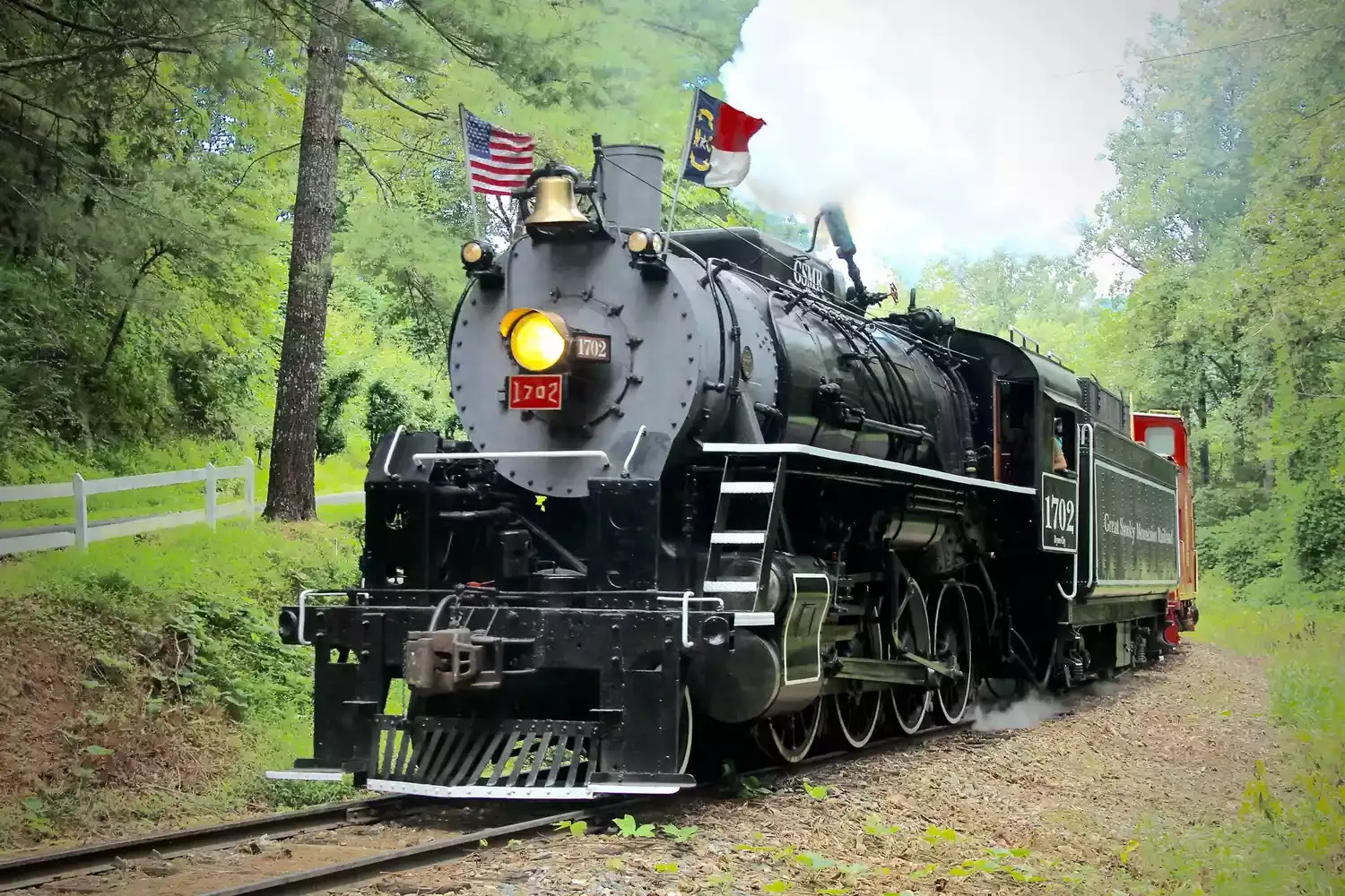 This Scenic North Carolina Train Is the Best Way to Explore the Great Smoky Mountains