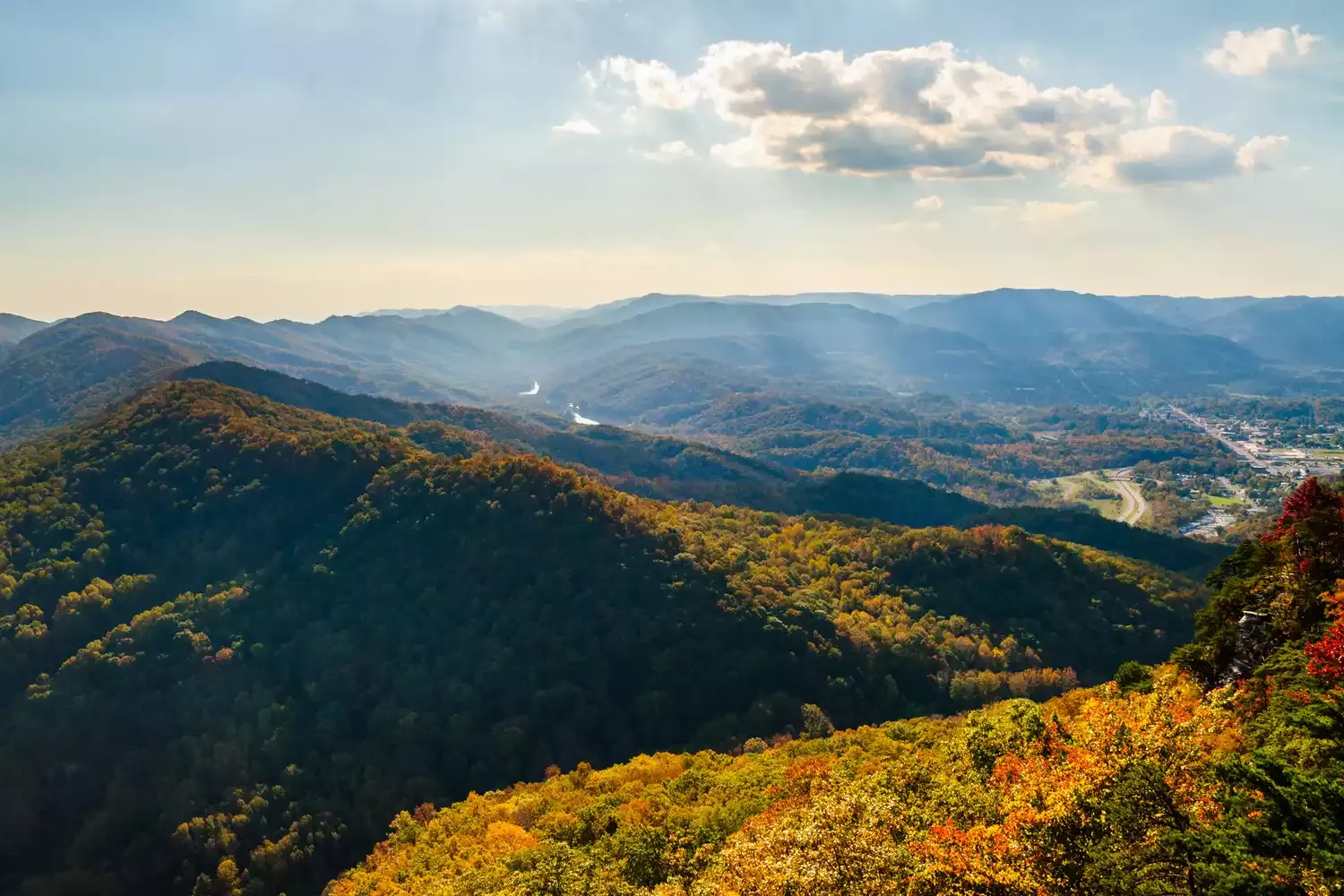 10 Best Mountain Towns in Tennessee, According to Locals