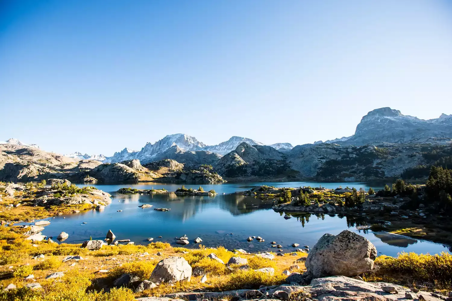 20 Best Places to Visit in Wyoming — From Charming Towns to National Parks