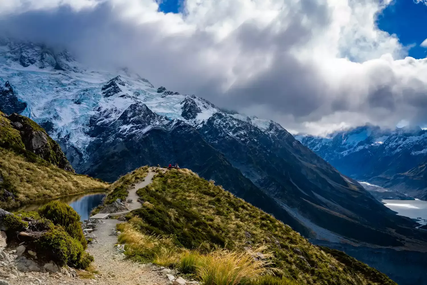 The Best Times to Visit New Zealand for Smaller Crowds, Good Weather, and Outdoor Adventures