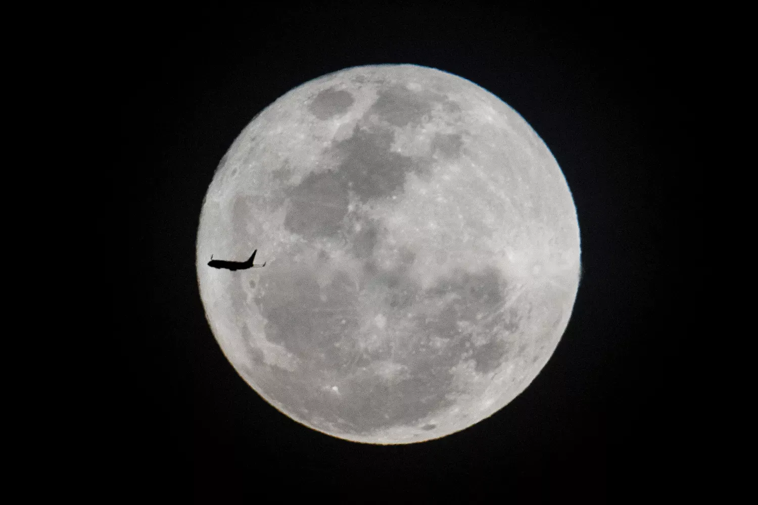 What to Know About Tonight's Super Blue Moon — and Why You Won't See Another Until 2037