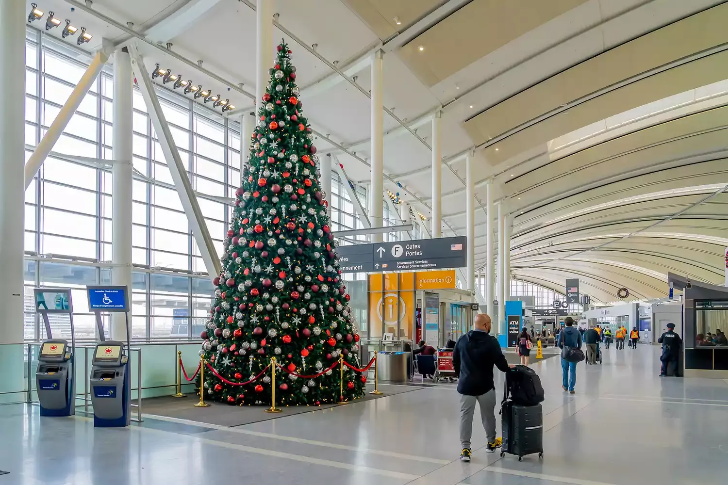 Avoid Flying on These Days During the 2024 Holiday Season to Save on Airfare