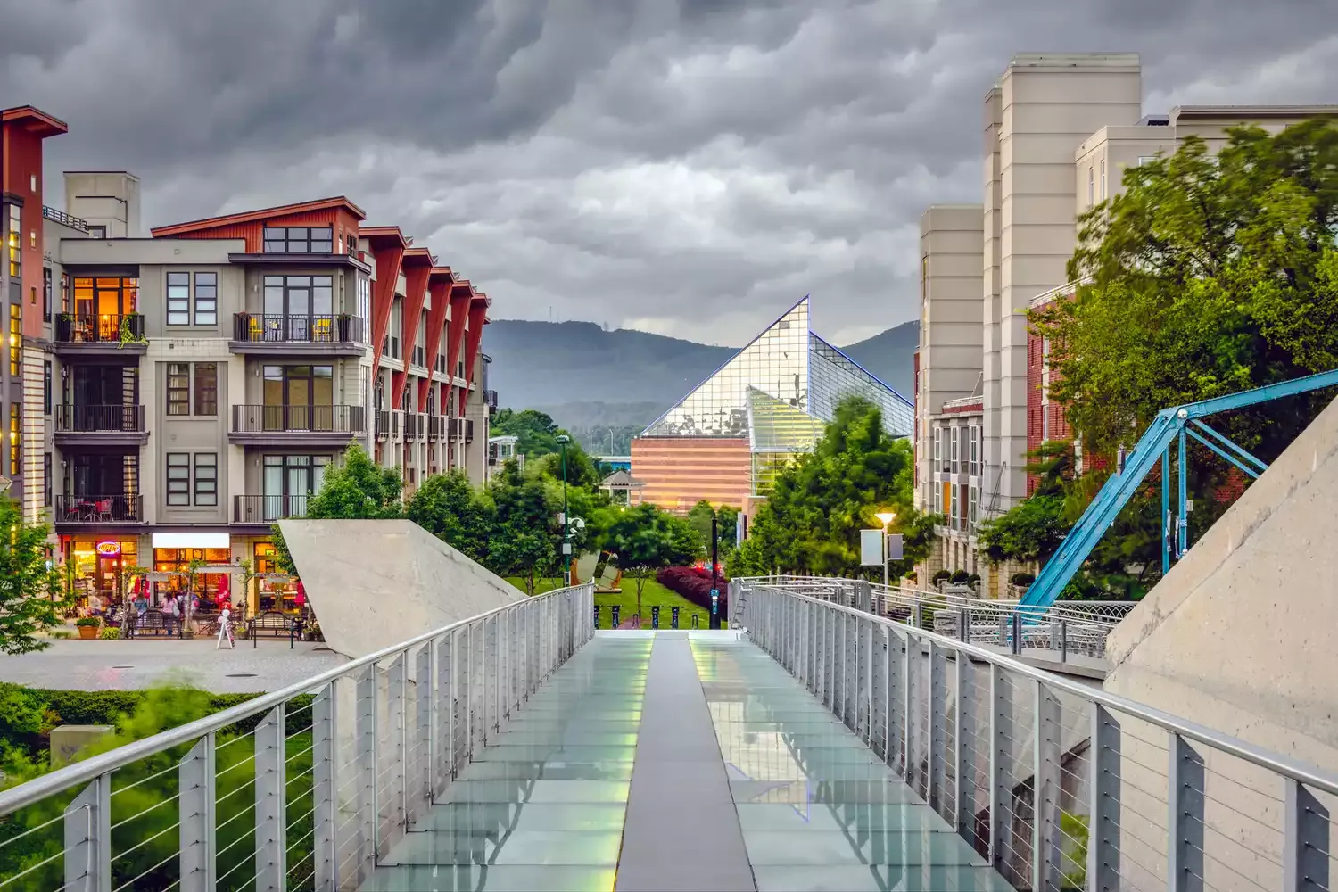 7 Best Places to Retire in Tennessee, According to Experts