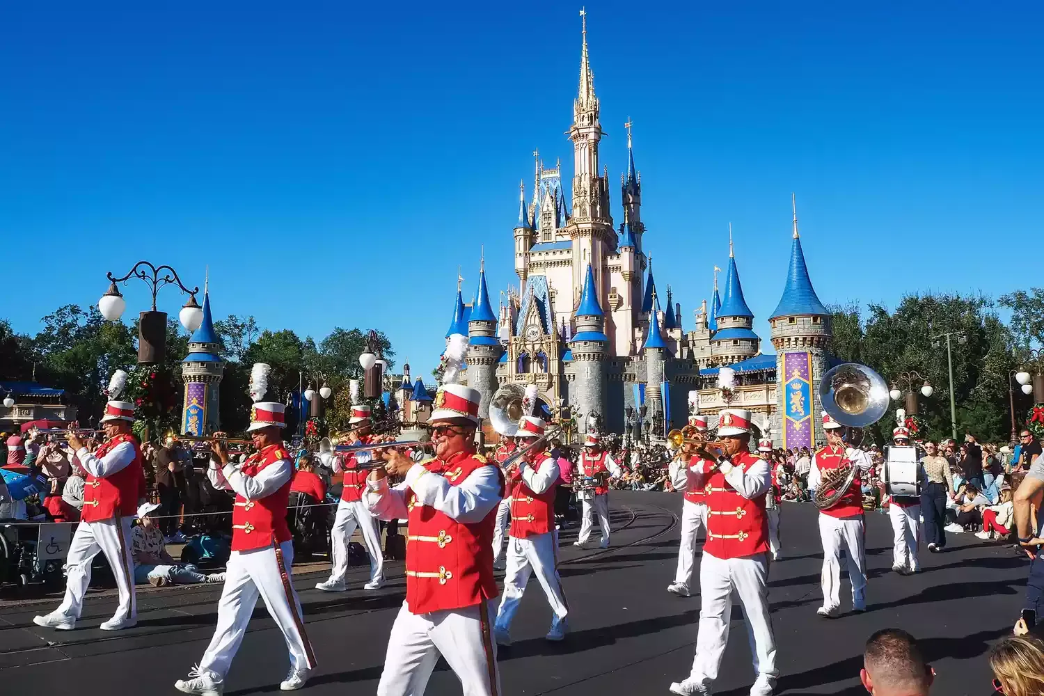 The Ultimate Guide to Magic Kingdom, According to Disney Experts