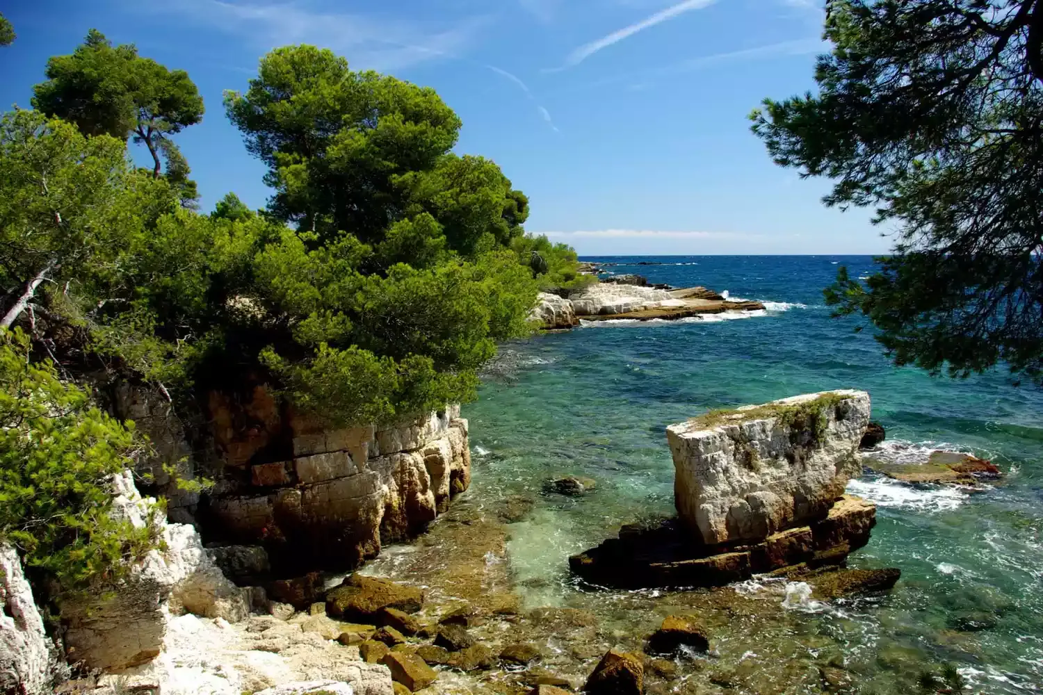 This Under-the-radar Island in France Has Beautiful Rocky Beaches, a Eucalyptus Forest, and an Underwater Sculpture Museum