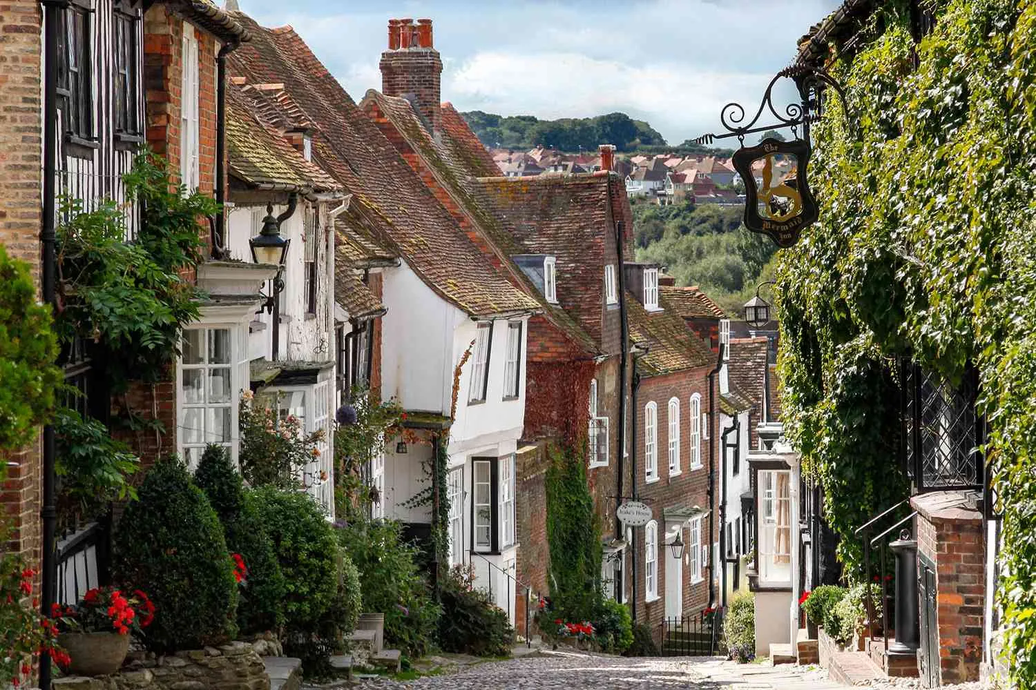 8 Picturesque Small Towns in England