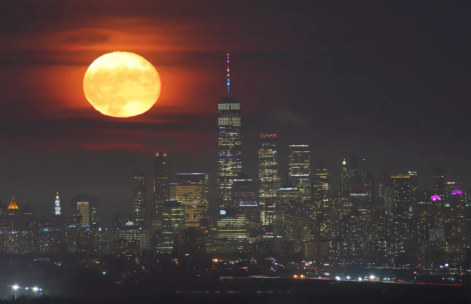 See a Strawberry Moon, 5 Planets at Once, a Meteor Shower, and More Astro Events This Month