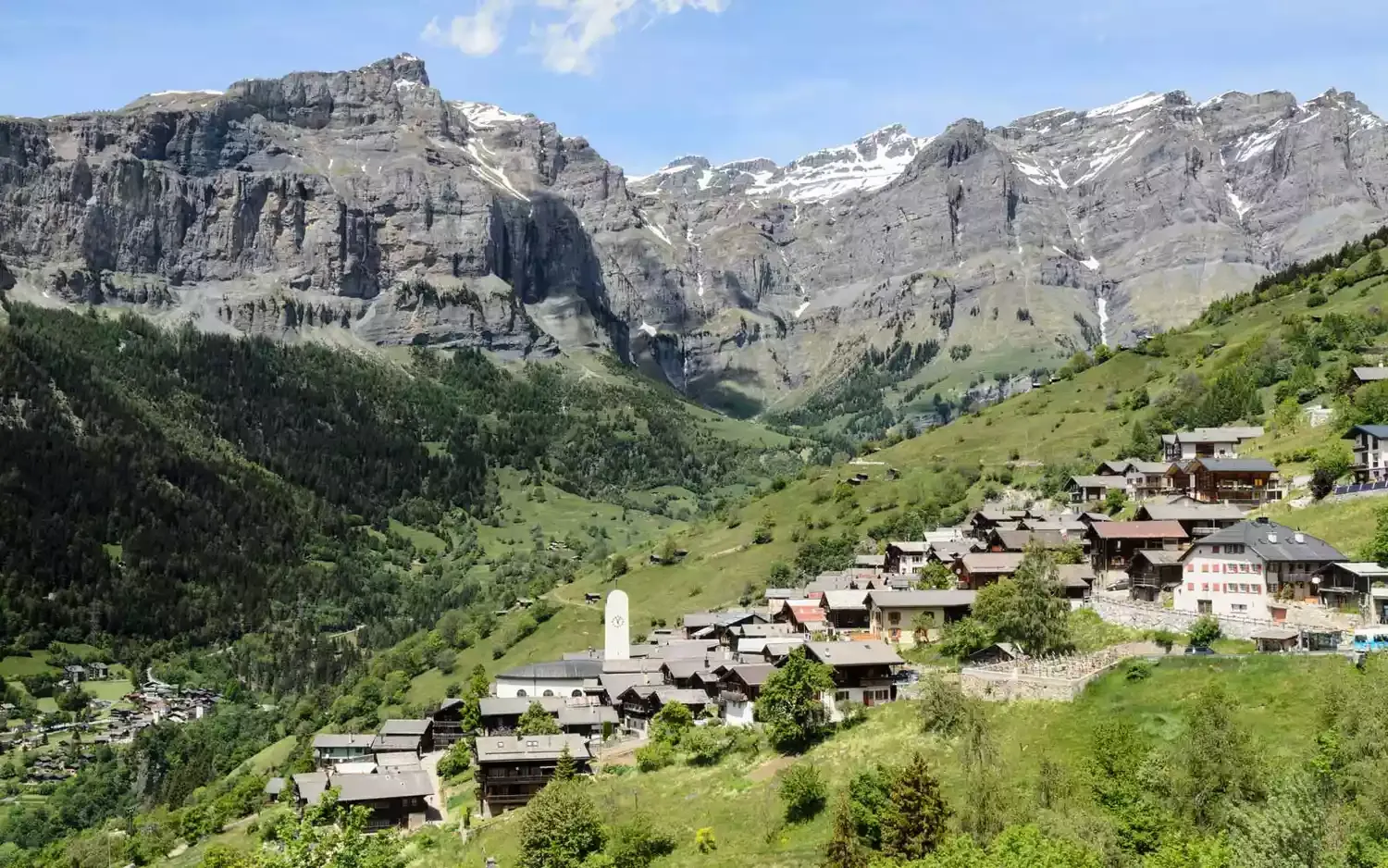 This Gorgeous Town in the Swiss Alps Will Pay You to Live There