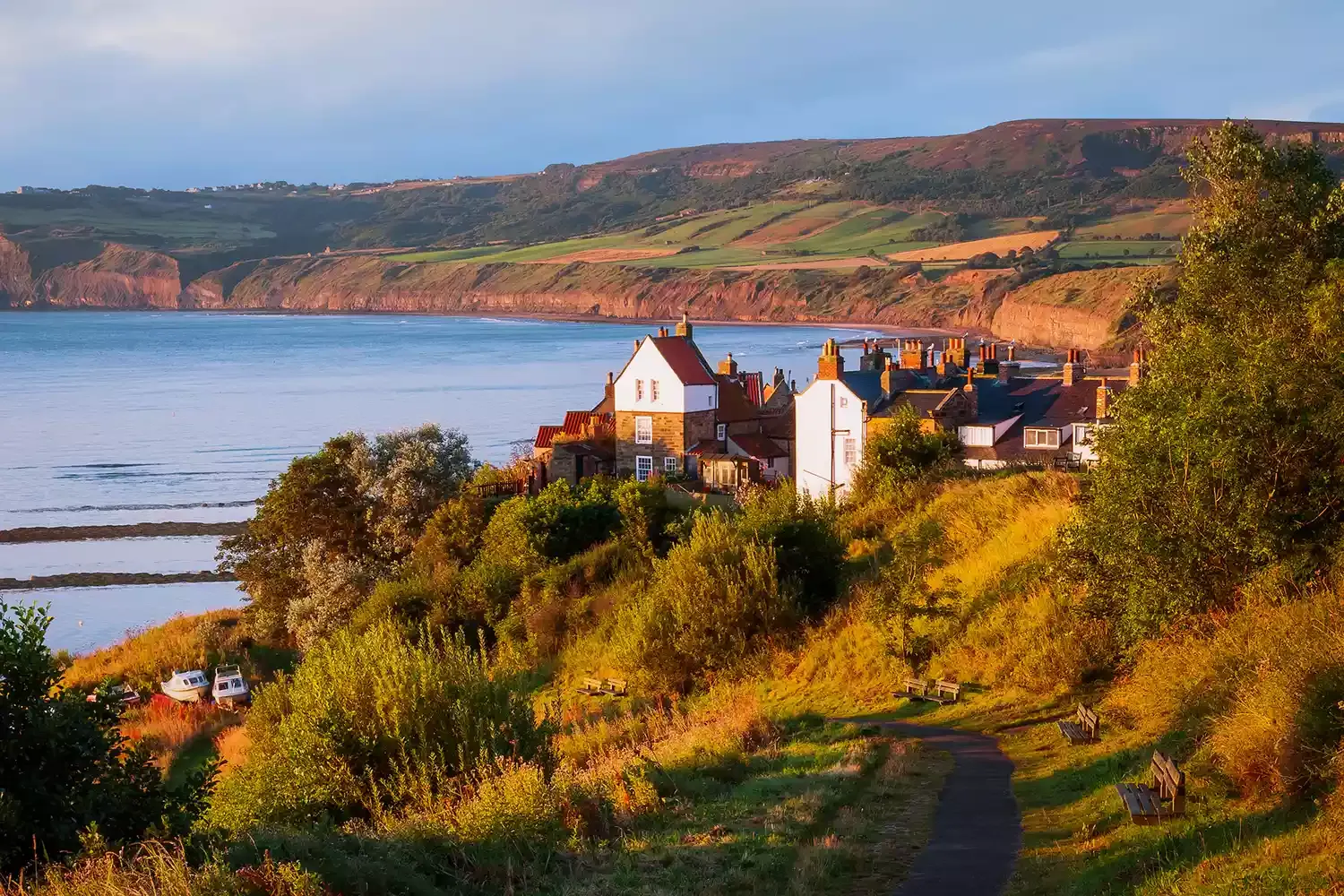 8 Charming Seaside Towns in the U.K. for Beautiful Beaches, Delicious Seafood, and Nautical Pubs