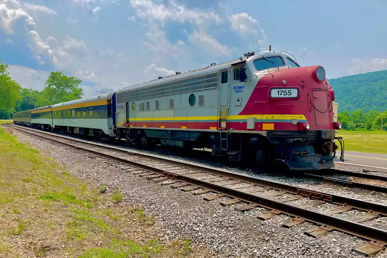 These Scenic Train Trips Through West Virginia Have Spectacular Mountain Views and Fine Dining on the Rails