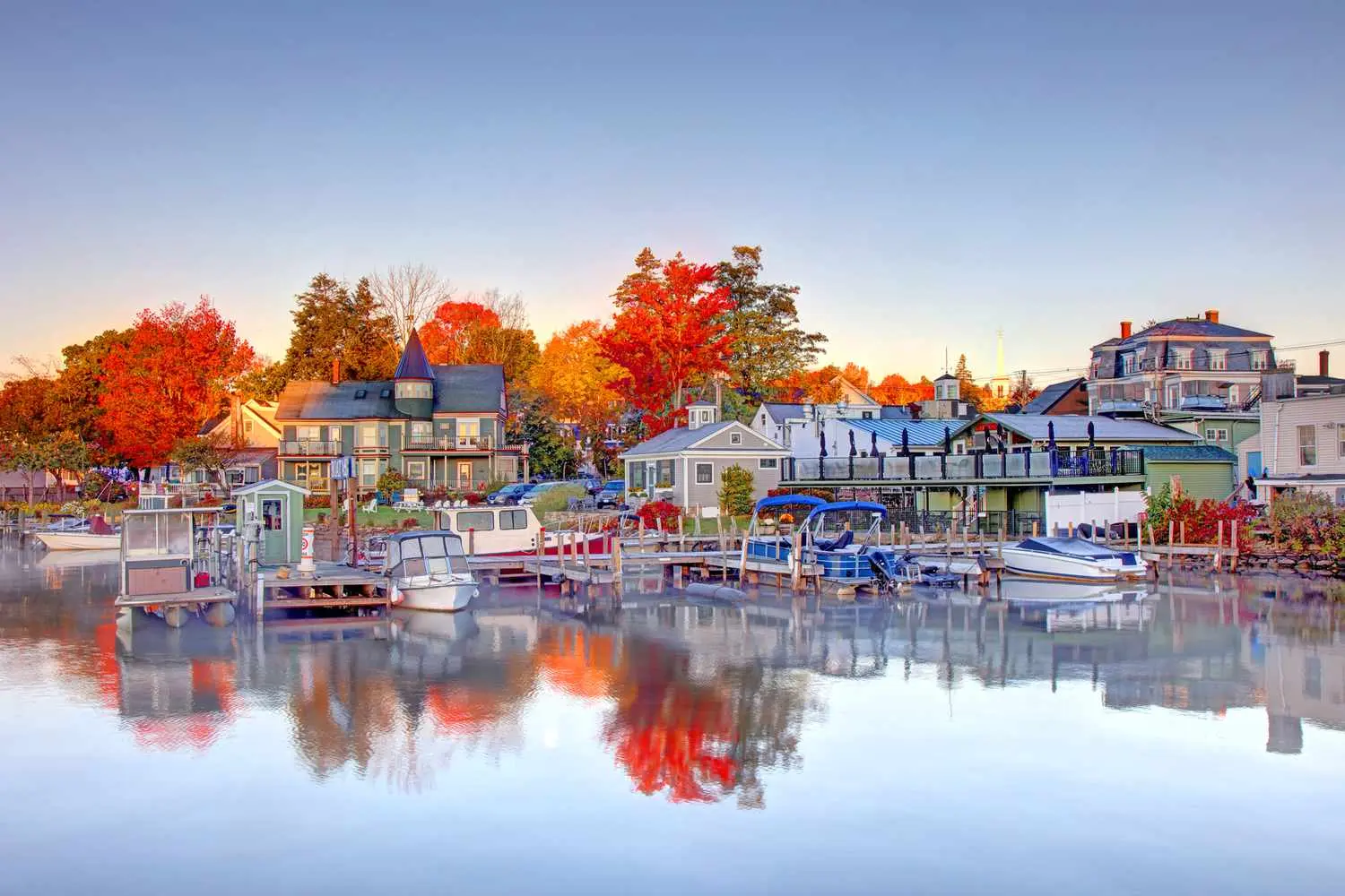 10 Best Small Towns in New Hampshire — From Cozy Mountain Villages to Charming Coastal Destinations